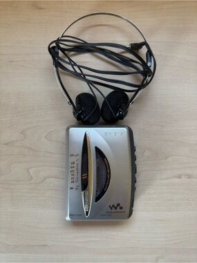 Sony WM-FX195 Walkman AM / FM Stereo Cassette Player with Auto Shut-Off